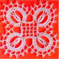 Квадратный мотив крючком 50